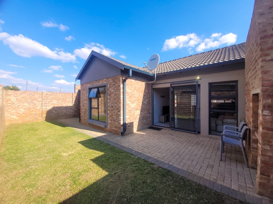 2 Bedroom Property for Sale in Van Der Hoff Park North West